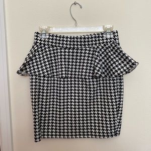 Simple houndstooth peplum skirt!